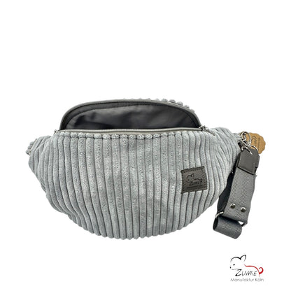 ZUMiE Crossbody Bag Gr.XL / Gassitasche, Farbe Hellgrau