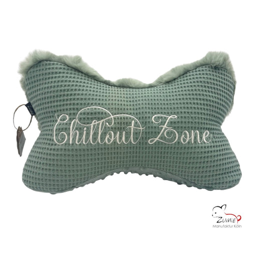 ZUMiE Leseknochen Kollektion Pompeux, Bestickung "Chillout Zone", Farbe Dusty Salbei